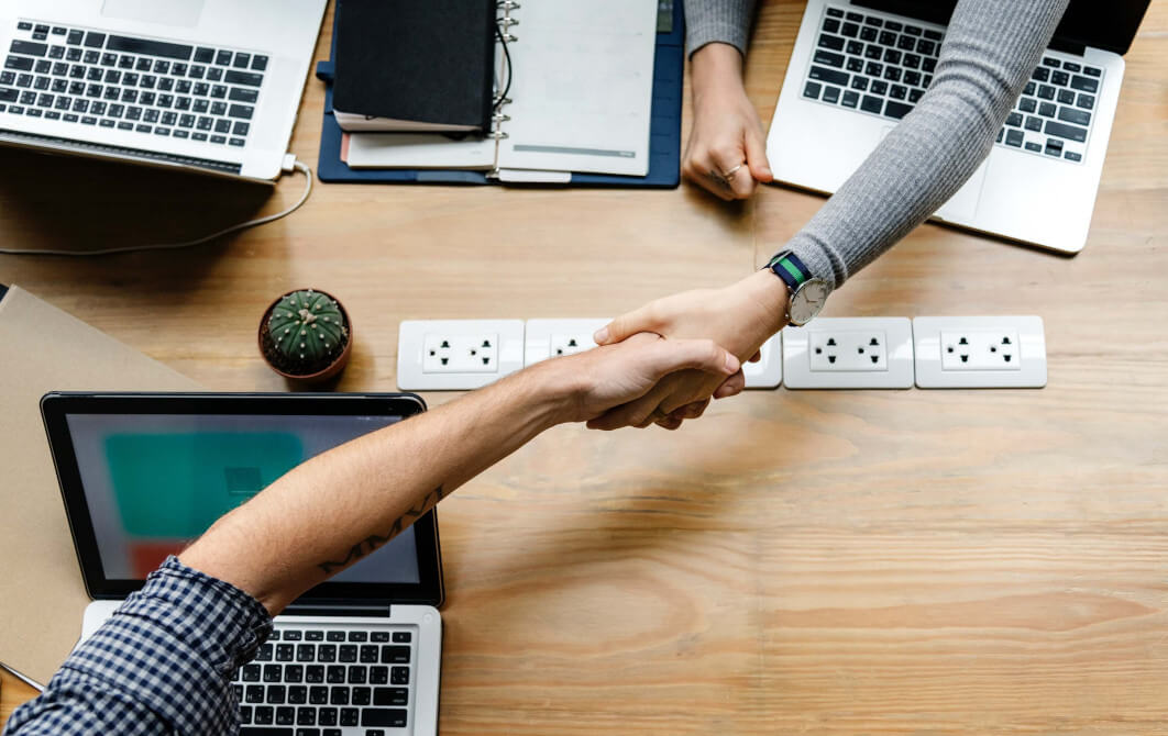 MVZ Gemeinschaftspraxis Handshake